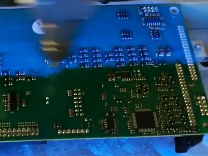 化學劑UV膠水會腐蝕電子元器件嗎？